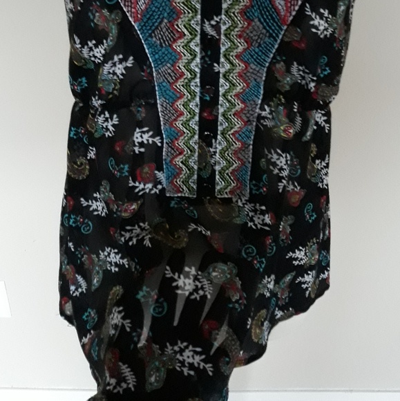 Fun & Flirty Top - Picture 4 of 5